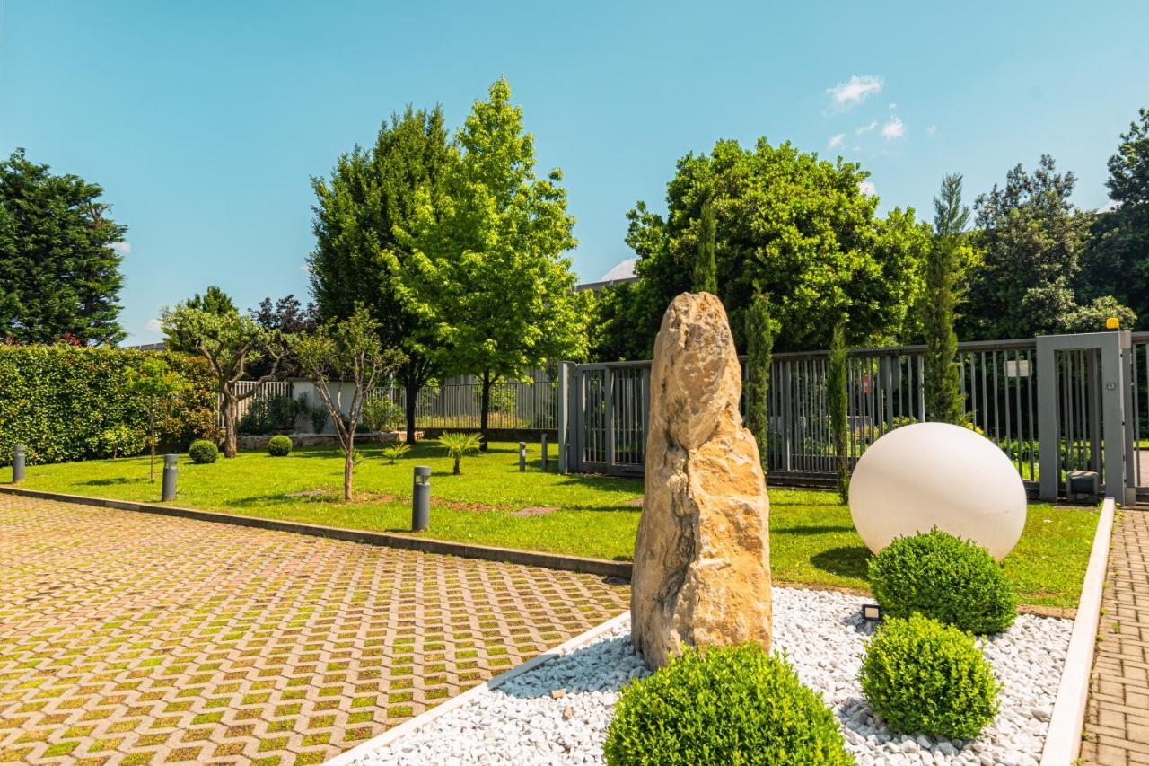 One Hotel & Restaurant Dalmine Exterior foto
