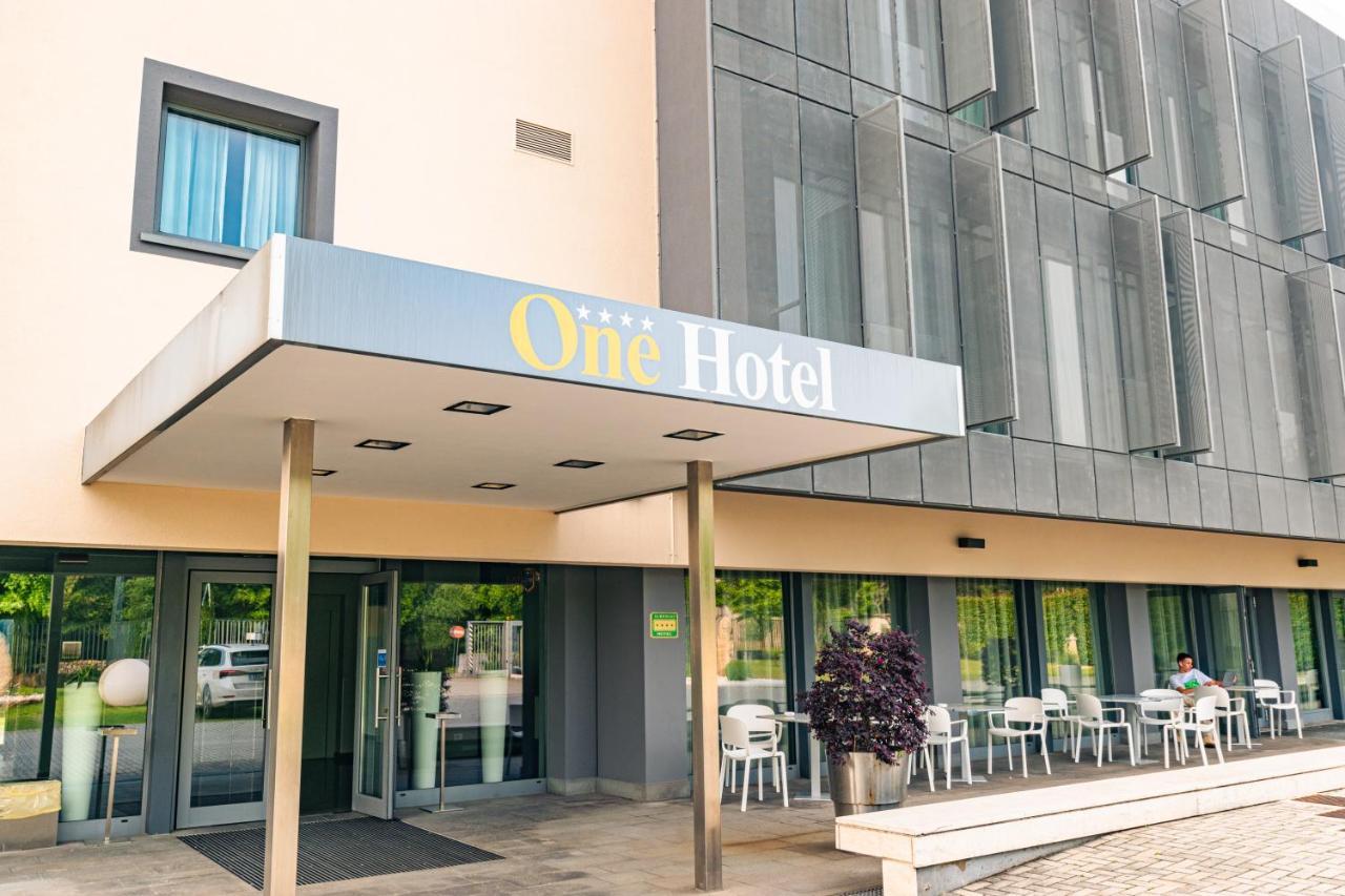 One Hotel & Restaurant Dalmine Exterior foto