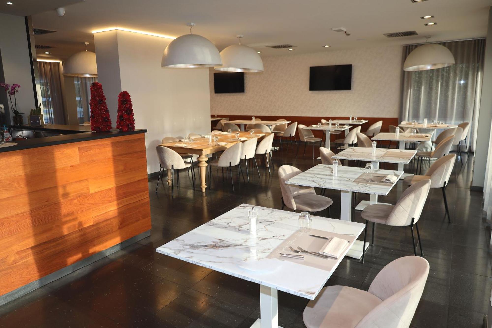 One Hotel & Restaurant Dalmine Exterior foto