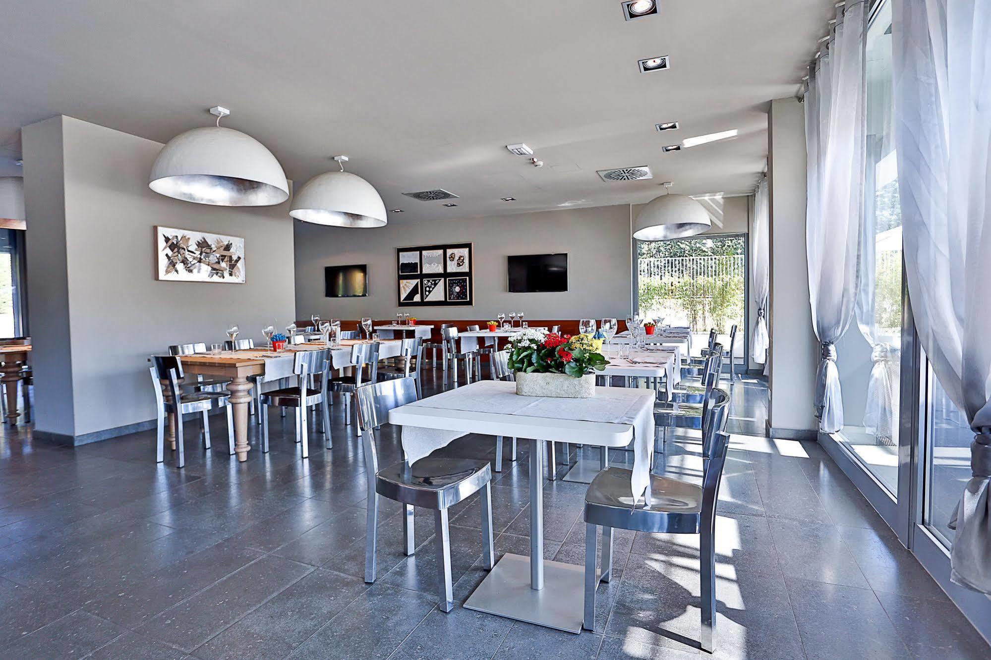 One Hotel & Restaurant Dalmine Exterior foto